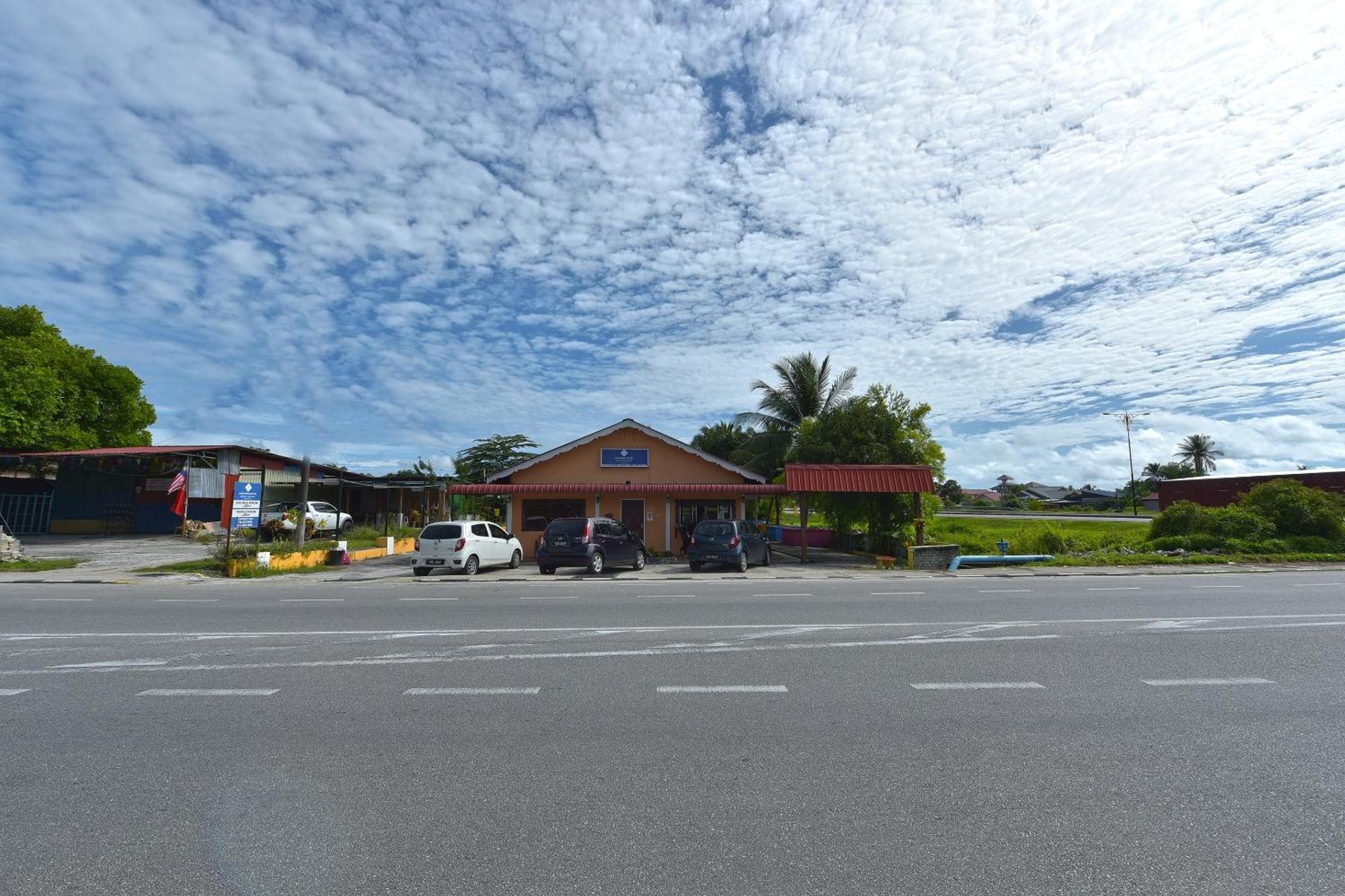 Oyo 90561 Awan Biru Motel Pantai Cenang  Exterior foto